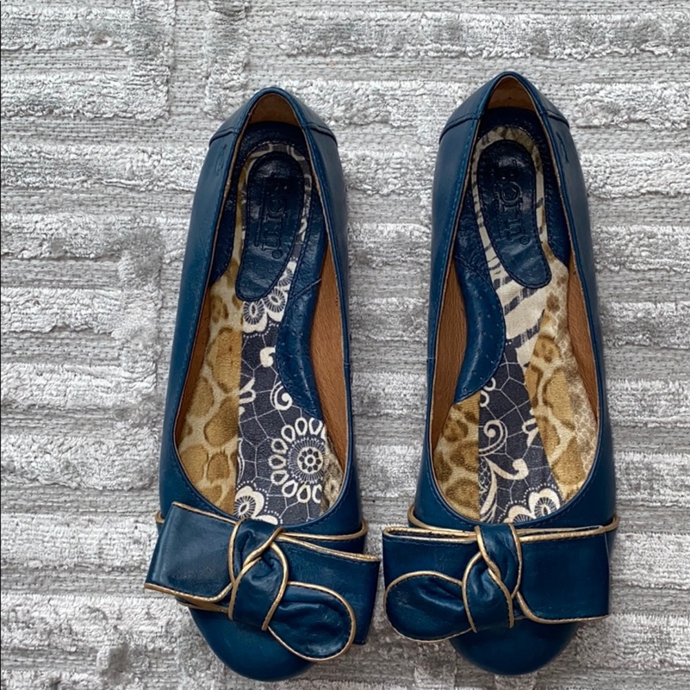Born leather flats with bow in blue size 7.5